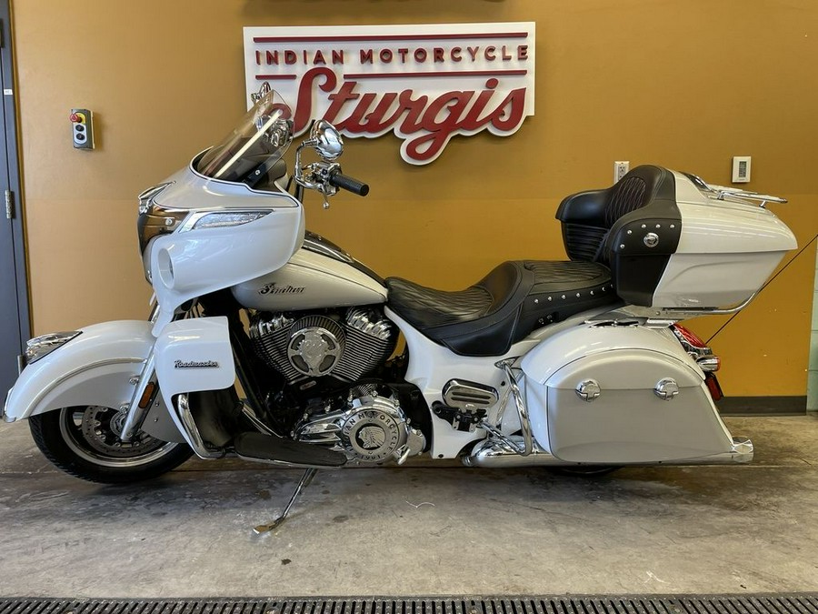 2019 Indian Motorcycle® Roadmaster® Pearl White / Star Silver