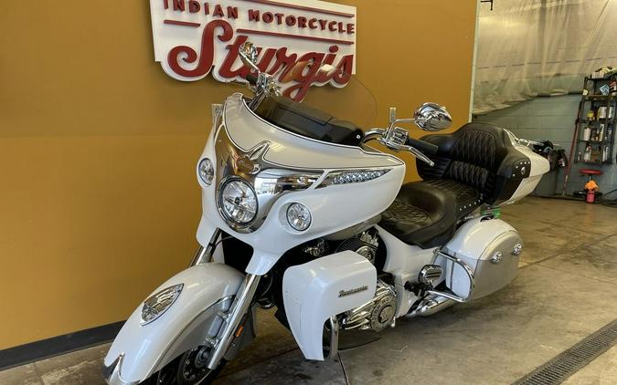 2019 Indian Motorcycle® Roadmaster® Pearl White / Star Silver