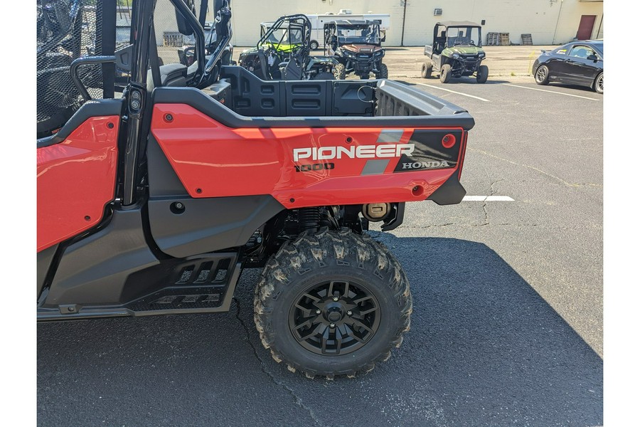 2025 Honda Pioneer 1000-6 Crew Deluxe