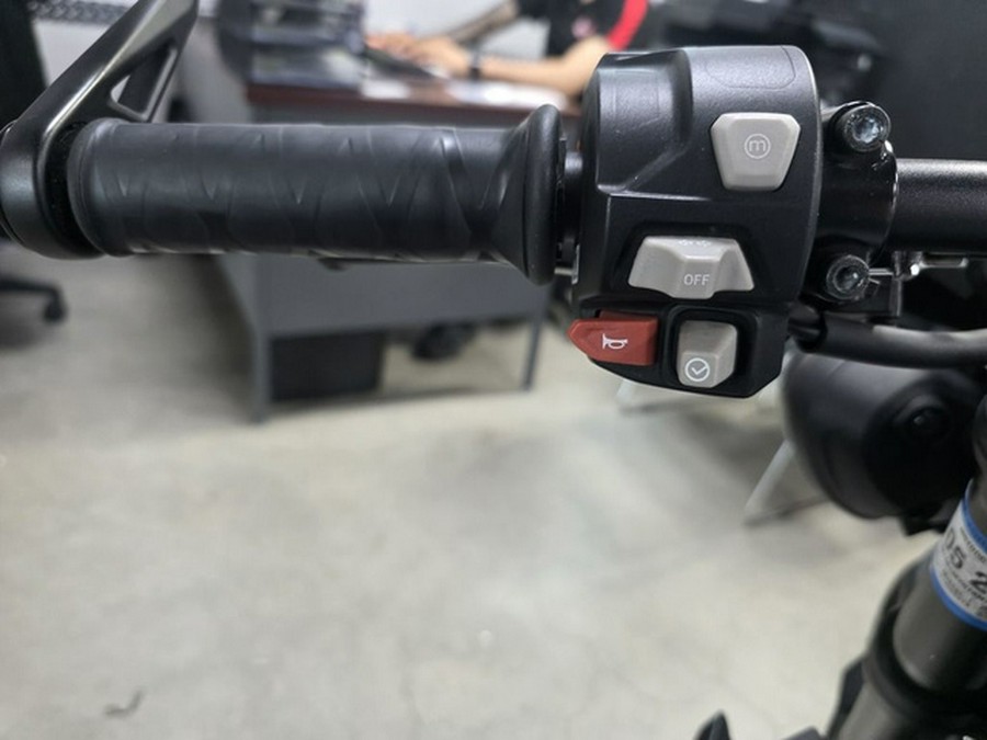 2024 Triumph Street Triple 765 R Silver Ice RS Carnival Red