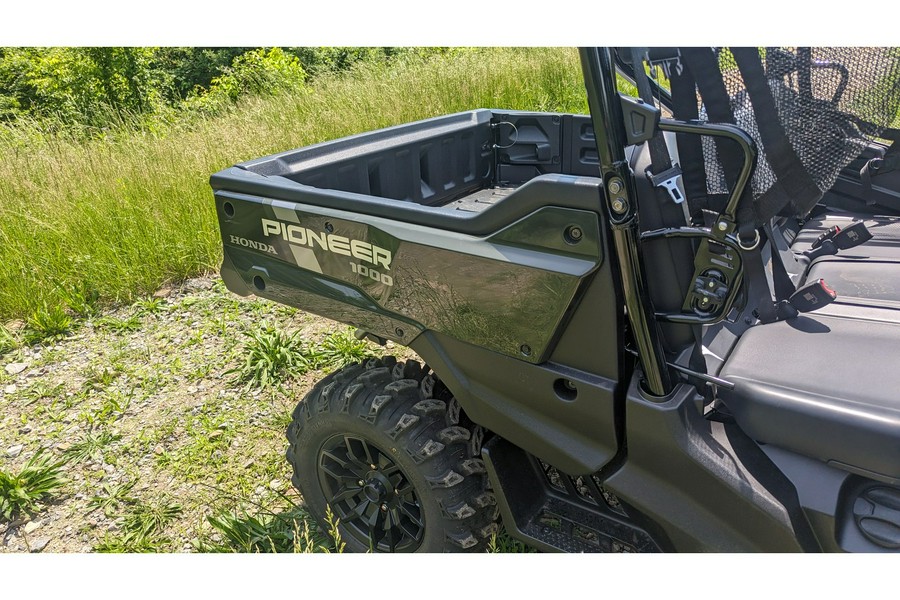 2025 Honda Pioneer 1000-6 Crew Deluxe