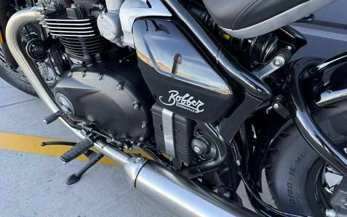 2026 Triumph Bonneville Bobber Jet black