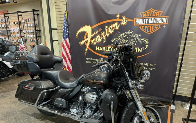 2019 Harley-Davidson® Ultra Limited SLVFLUX/BLKFUSE W/PINSTRIPE