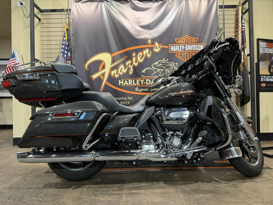 2019 Harley-Davidson® Ultra Limited SLVFLUX/BLKFUSE W/PINSTRIPE