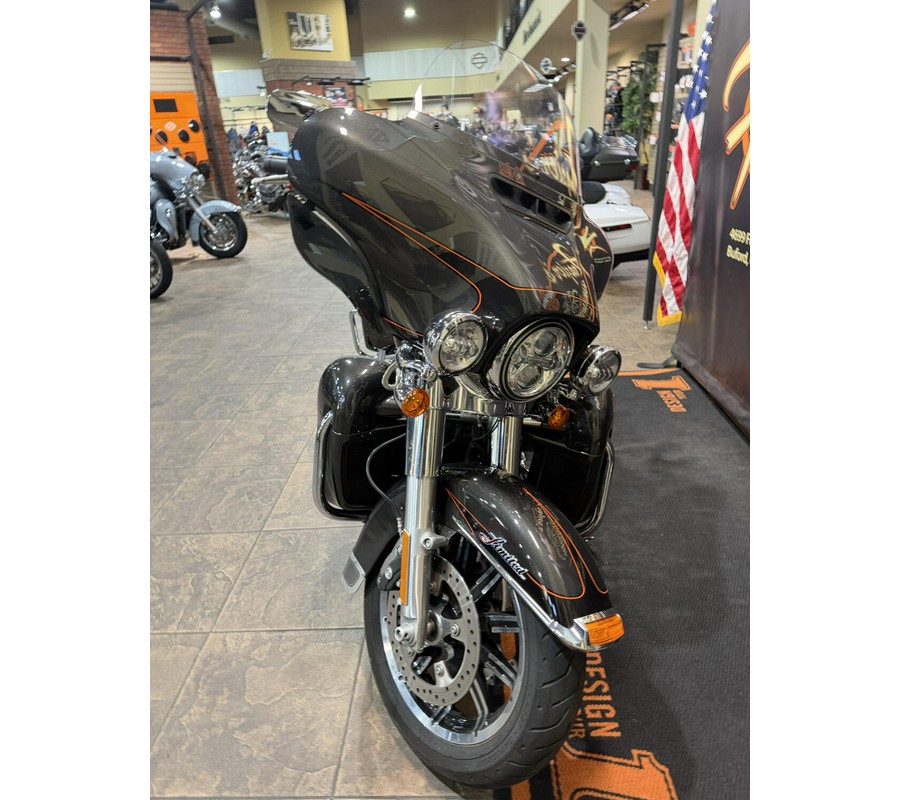 2019 Harley-Davidson® Ultra Limited SLVFLUX/BLKFUSE W/PINSTRIPE