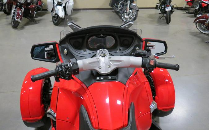 2012 Can-Am® Spyder Roadster RT