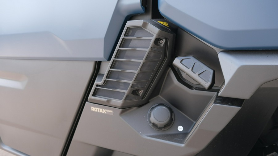 2026 CAN-AM DEFENDER MAX LIMITED CAB HD11