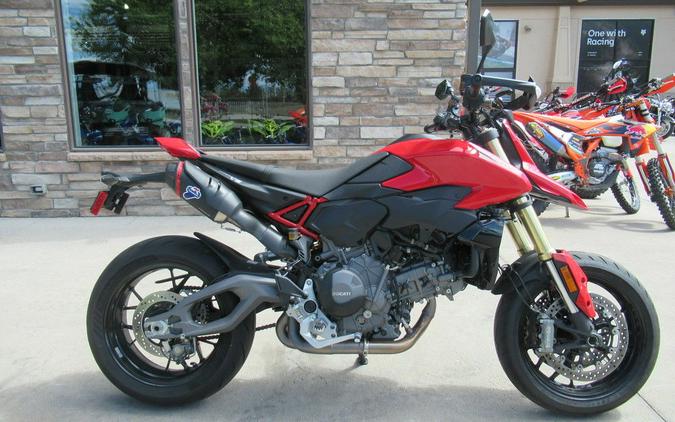 2026 Ducati Hypermotard V2