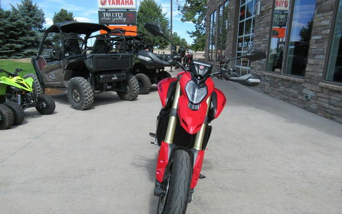 2026 Ducati Hypermotard V2