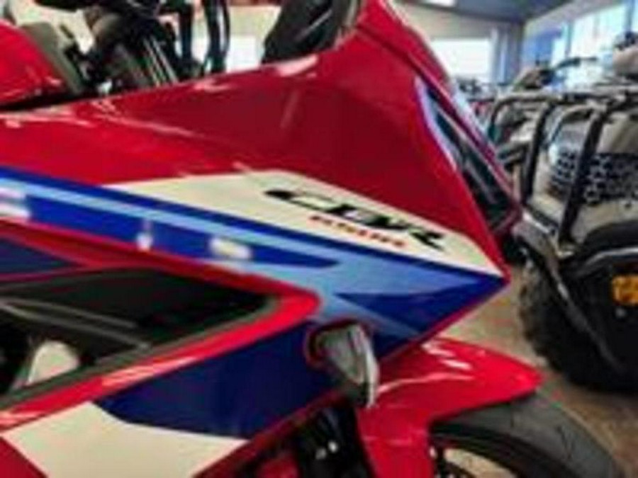 2026 Honda® CBR650R E-Clutch