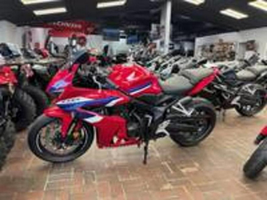 2026 Honda® CBR650R E-Clutch