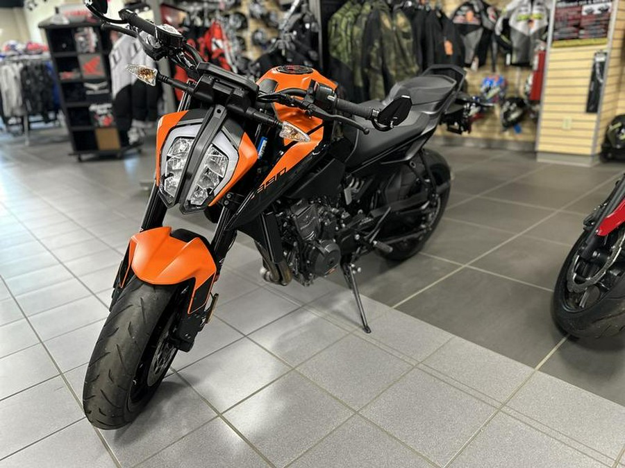 2022 KTM 890 Duke