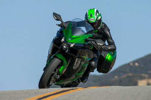 2018 Kawasaki Ninja H2 SX SE | Road Test Review