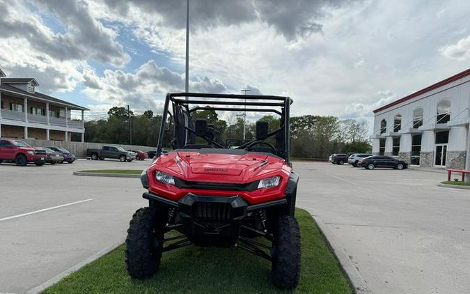 2023 Honda® Pioneer 1000-6 Deluxe Crew