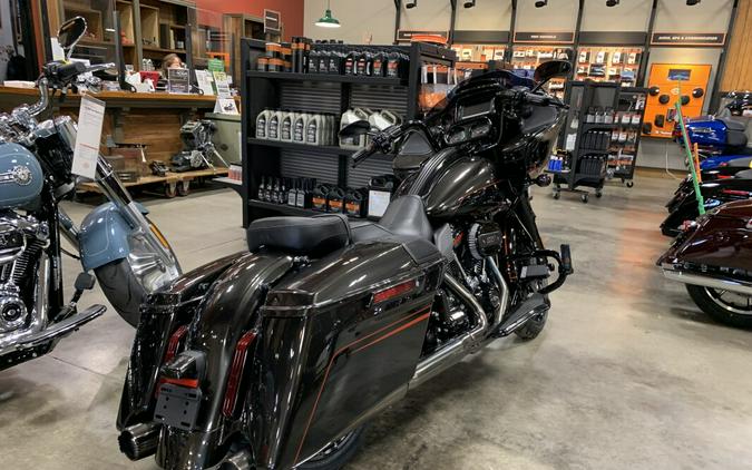 Harley-Davidson CVO Road Glide 2018 FLTRXSE Black Earth & Vivid