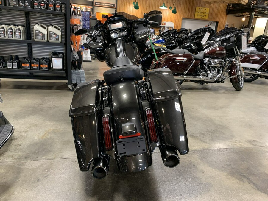 Harley-Davidson CVO Road Glide 2018 FLTRXSE Black Earth & Vivid