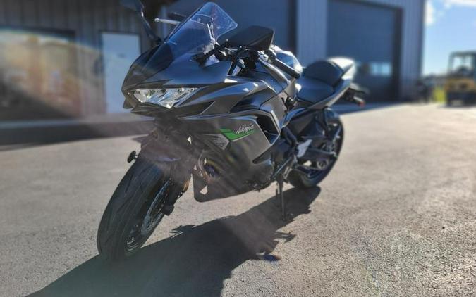 2024 Kawasaki Ninja® 650 Metallic Matte Graphenesteel Gray/Ebony