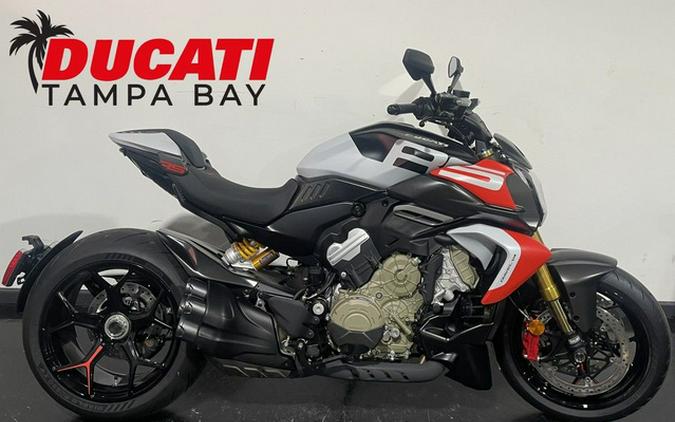 2026 Ducati Diavel V4 RS Livery