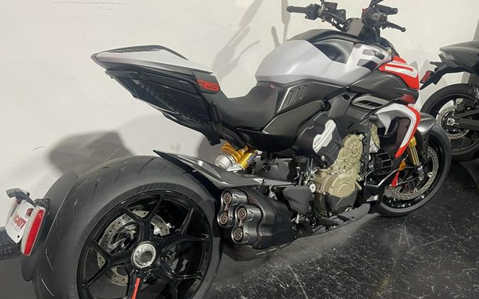 2026 Ducati Diavel V4 RS Livery