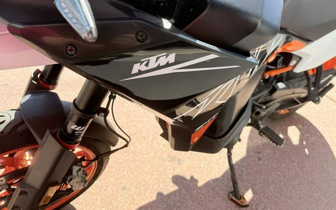 2024 KTM 890 SMT
