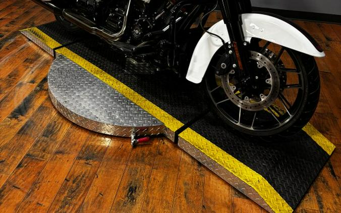 2021 Harley-Davidson® CVO™ Street Glide® GREAT WHITE PEARL & BLK HOL