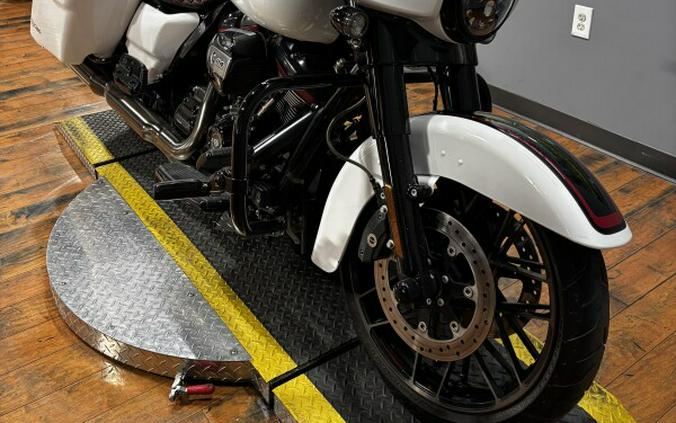 2021 Harley-Davidson® CVO™ Street Glide® GREAT WHITE PEARL & BLK HOL