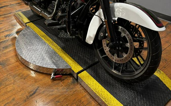 2021 Harley-Davidson® CVO™ Street Glide® GREAT WHITE PEARL & BLK HOL