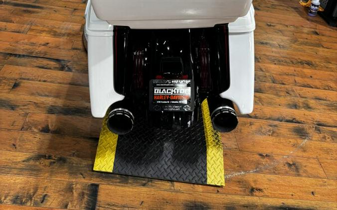 2021 Harley-Davidson® CVO™ Street Glide® GREAT WHITE PEARL & BLK HOL