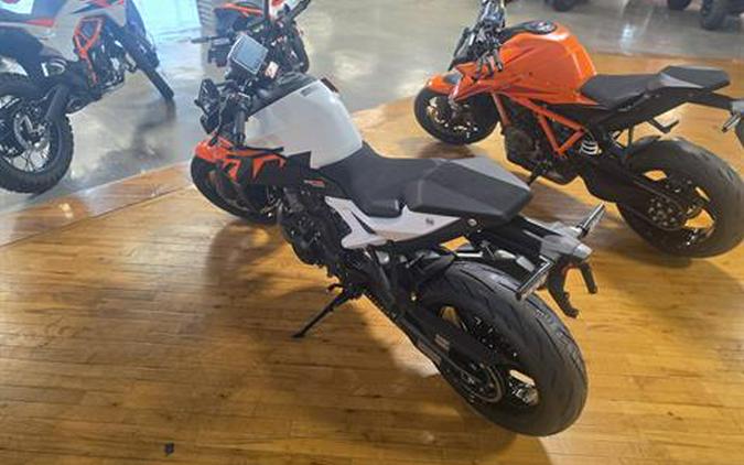 2027 KTM 990 Duke