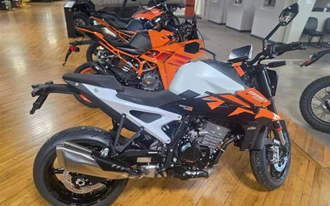 2027 KTM 990 Duke