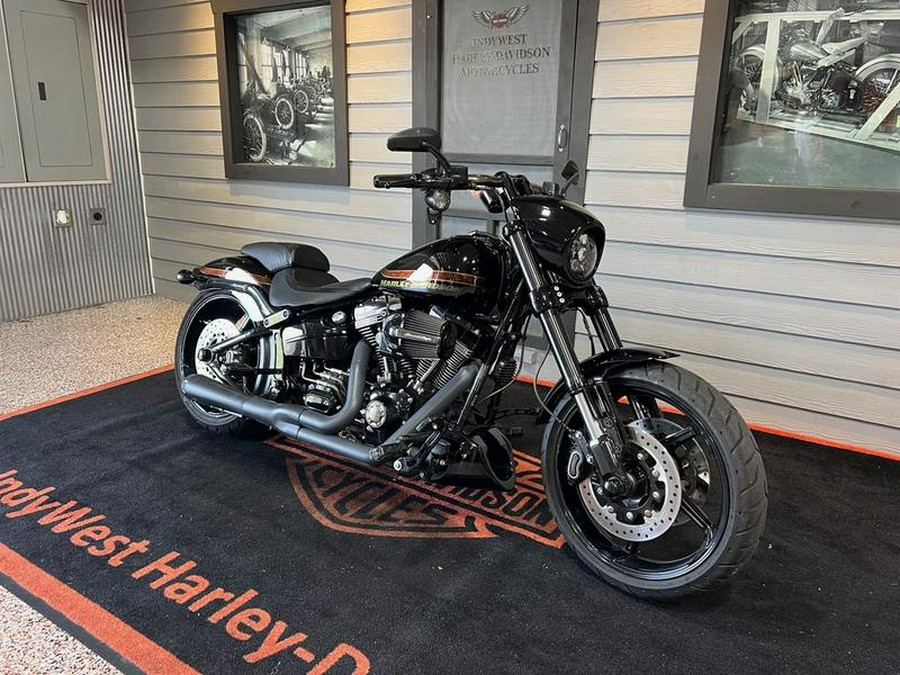 2016 Harley-Davidson® FXSE - CVO™ Pro Street Breakout®