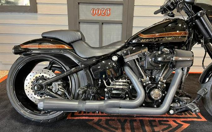 2016 Harley-Davidson® FXSE - CVO™ Pro Street Breakout®