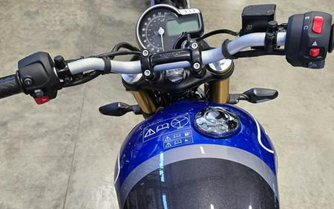 2025 Triumph Speed 400 Carnival Red / Storm Grey