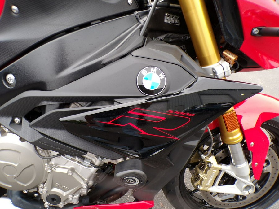 2018 BMW S 1000 R Racing Red / Black Storm Metallic