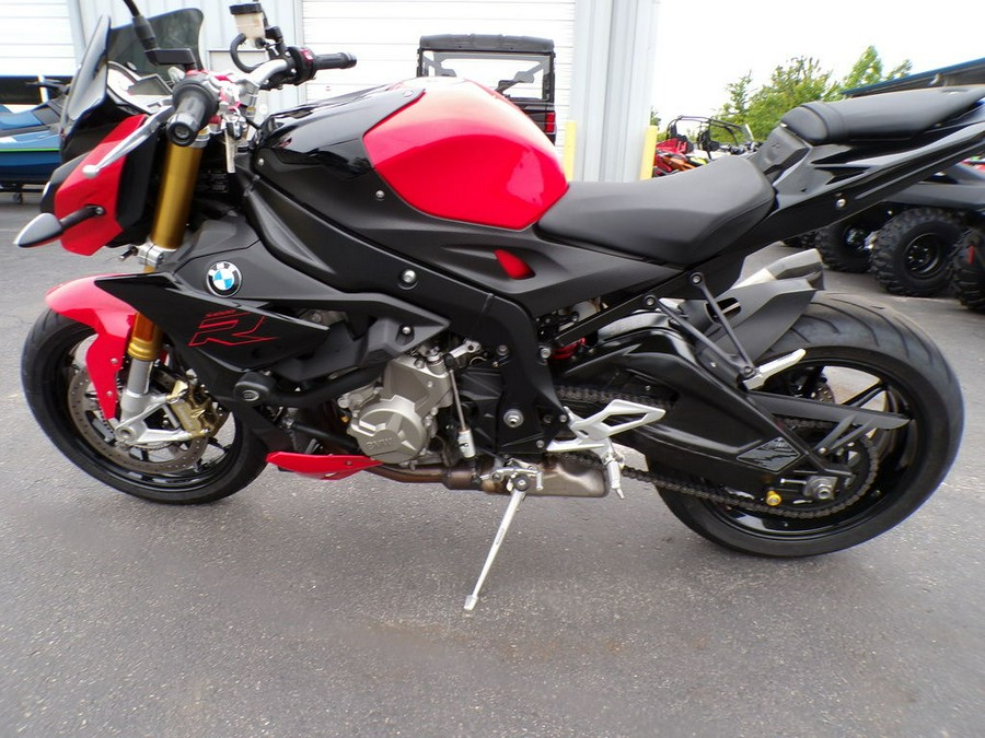 2018 BMW S 1000 R Racing Red / Black Storm Metallic