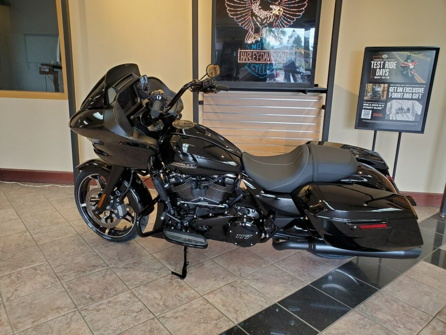 2024 Harley-Davidson Road Glide® Vivid Black - Black Finish