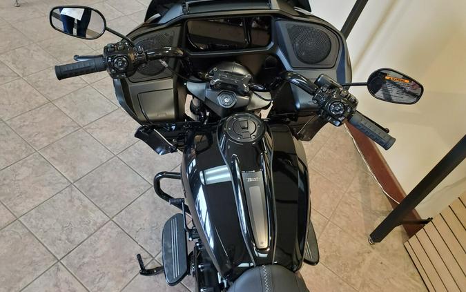 2024 Harley-Davidson Road Glide® Vivid Black - Black Finish