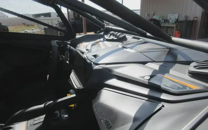 2027 CAN-AM MAVERICK R MAX X RC WITH SMART-SHOX 999T DCT