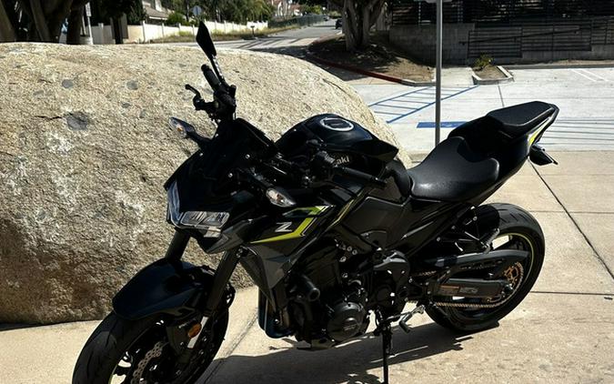 2024 Kawasaki Z900 ABS Metallic Spark Black/Metallic Matte Dark