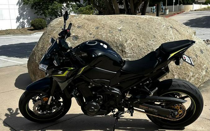 2024 Kawasaki Z900 ABS Metallic Spark Black/Metallic Matte Dark