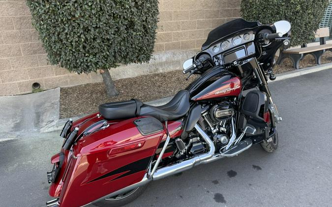 FLHXSE 2017 CVO™ Street Glide®