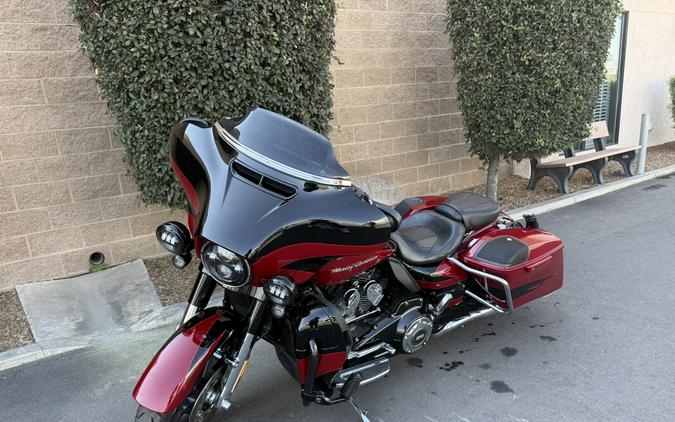 FLHXSE 2017 CVO™ Street Glide®