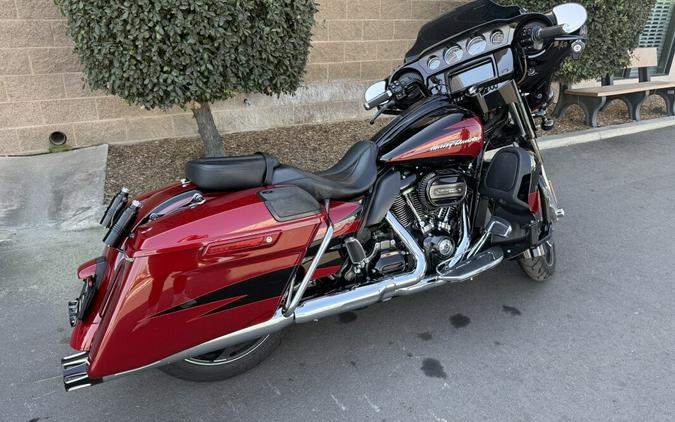 FLHXSE 2017 CVO™ Street Glide®