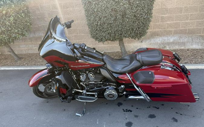 FLHXSE 2017 CVO™ Street Glide®