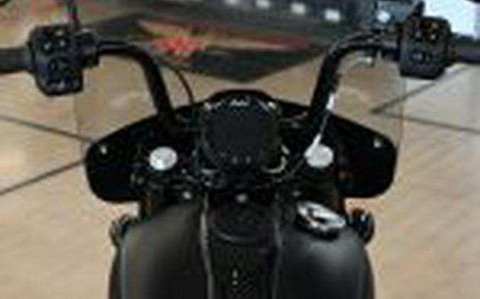 2022 Indian Chief Bobber Dark Horse