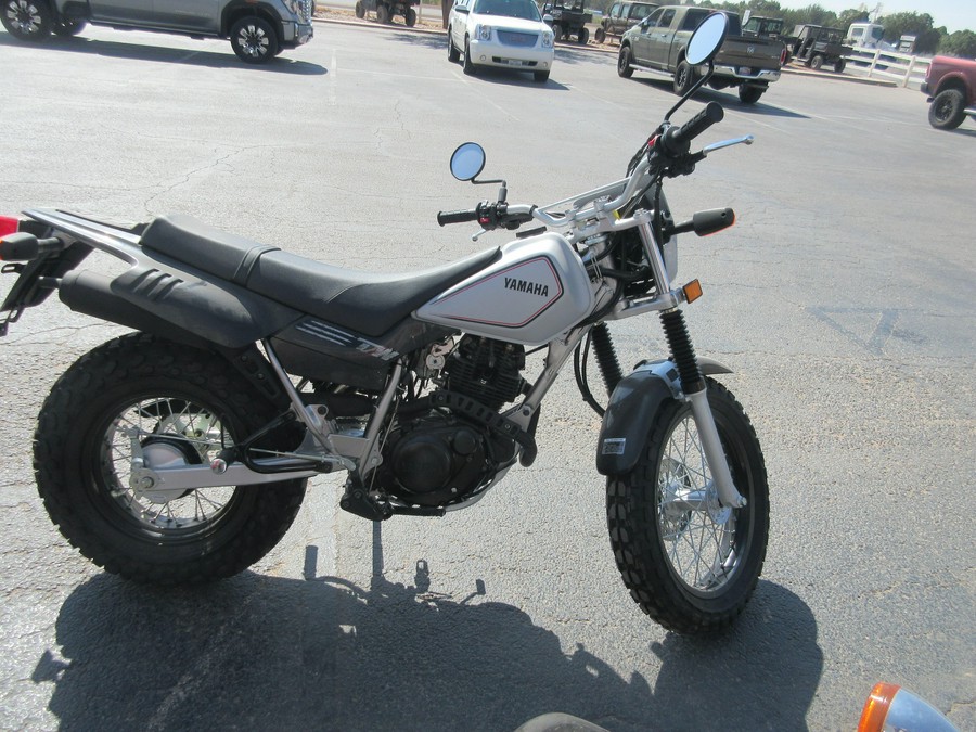 2027 YAMAHA TW200
