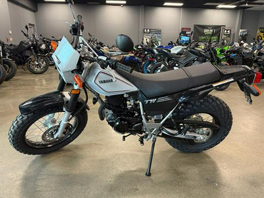 2027 YAMAHA TW200