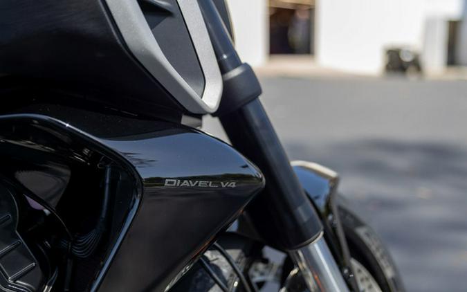 2024 Ducati Diavel V4 Black