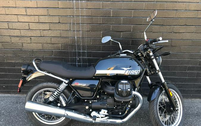 2024 Moto Guzzi V7 Special