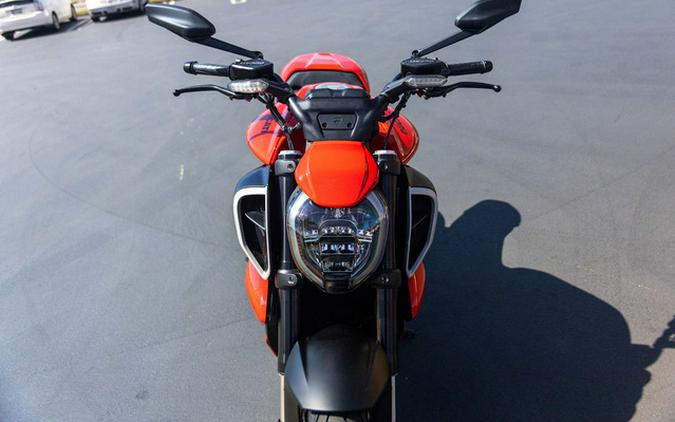 2024 Ducati Diavel V4 Red